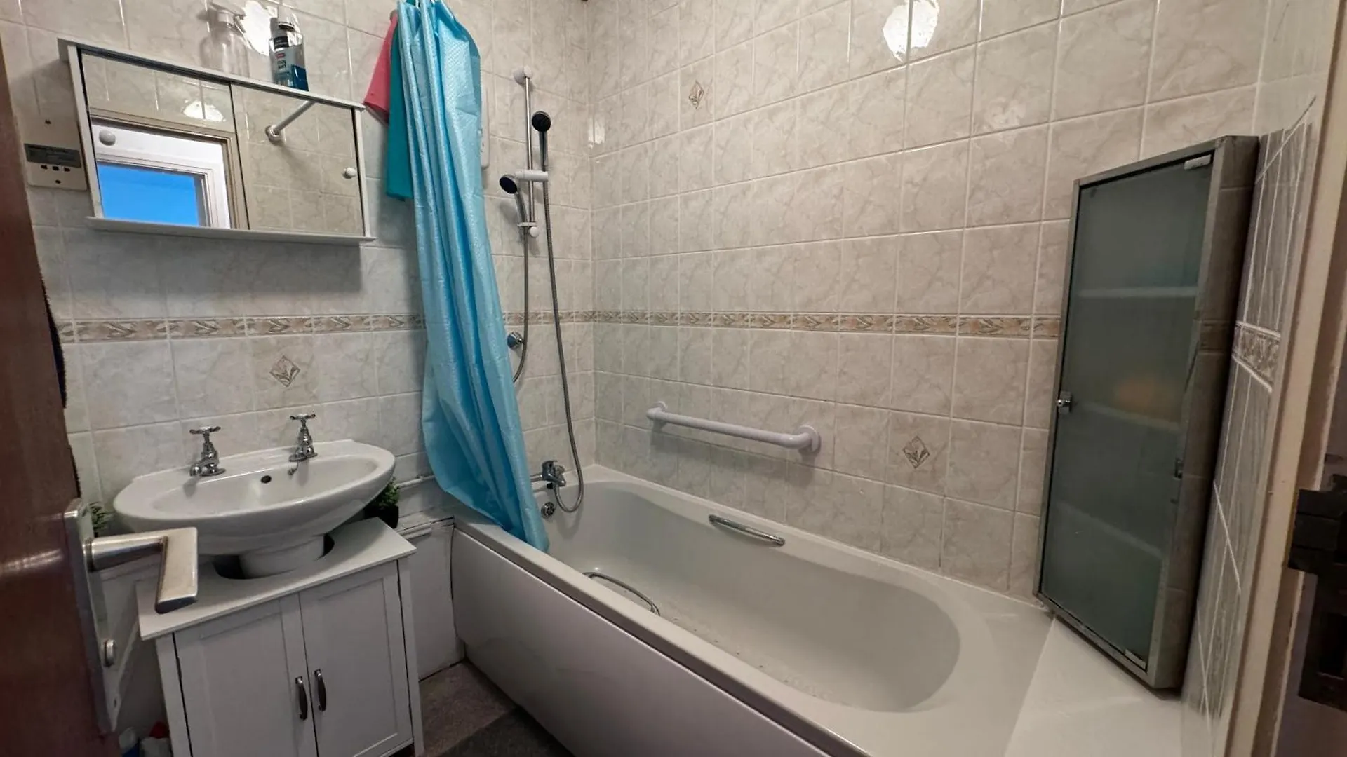 Ceecee Apartment Brighton Homestay