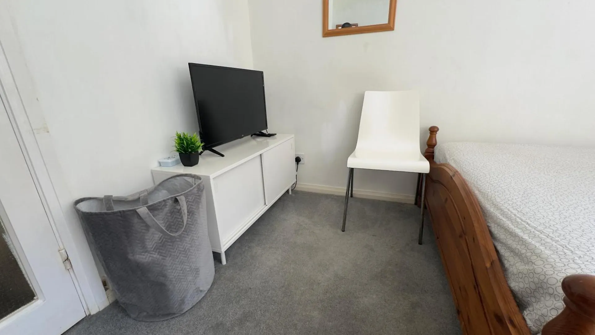 Ceecee Apartment Brighton Homestay